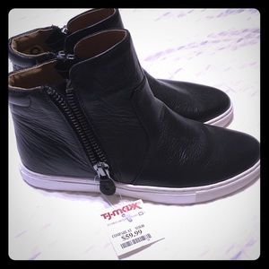 Gentle Souls by Kenneth Cole, Carole Zip Sneaker